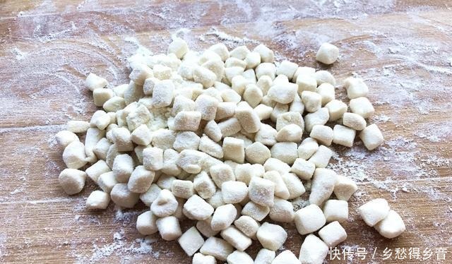 面丁儿素馅饺子的做法，简单又好吃！