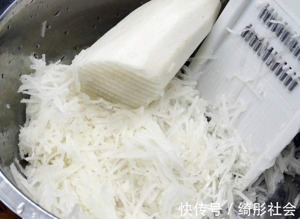 面包糠|炸萝卜丸子，用淀粉还是面粉都不对，加这2样，酥脆可口不发硬