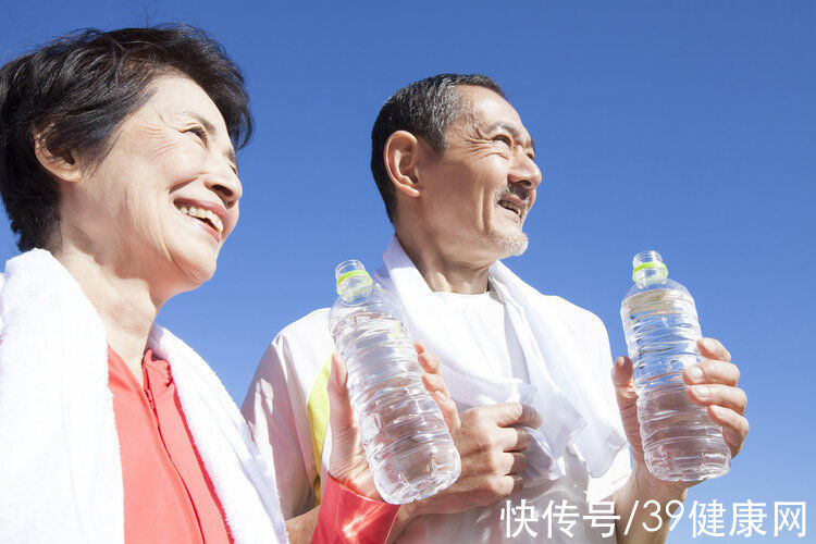 细菌|晨起第一杯水，很多人没喝对！喝错有害健康，一文告诉你怎么喝