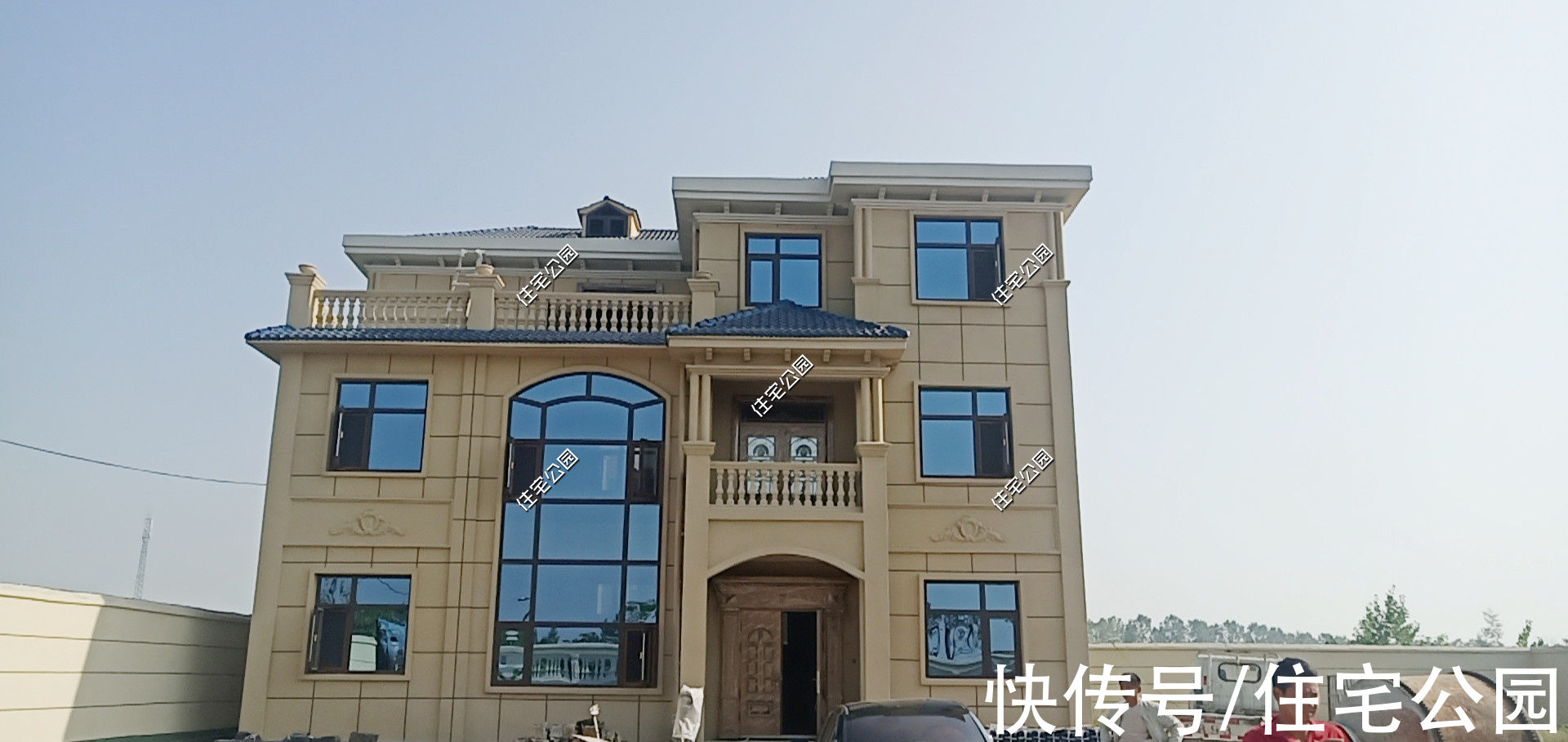 露台|河南农村10万买地，3层洋楼65万盖好，旋转楼梯配露台简直完美