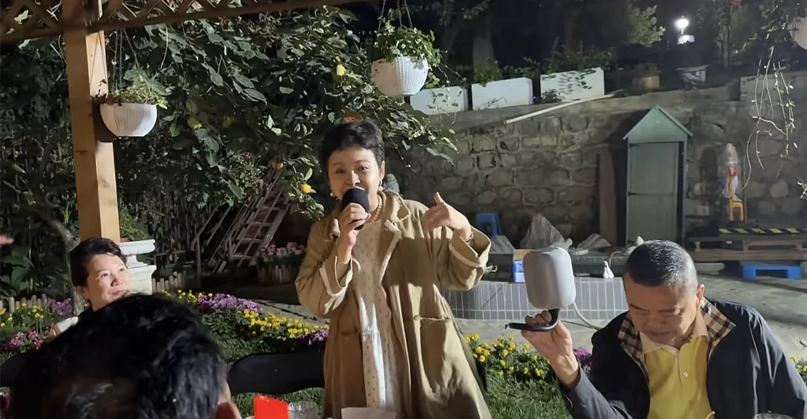 太常引·年龄花甲董文华