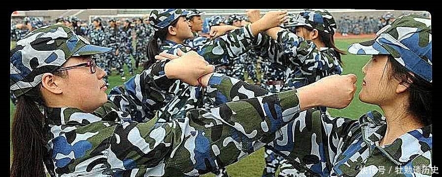 女生军训时不能忘的四件事，绑头发不算啥，最后一个忘了就惨了！