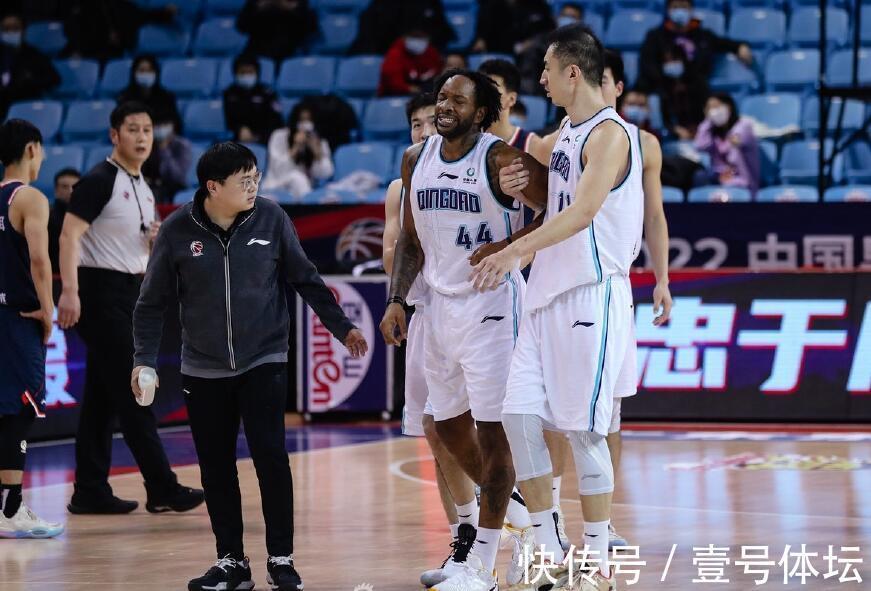 严惩|篮协或严惩苏伟!广东再次10分钟伤3人,杜锋也保不住他