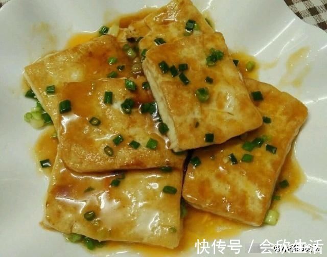 红烧豆腐|豆腐用这个方法做,再撒点孜然辣椒面,味道太赞了,一锅都不够吃