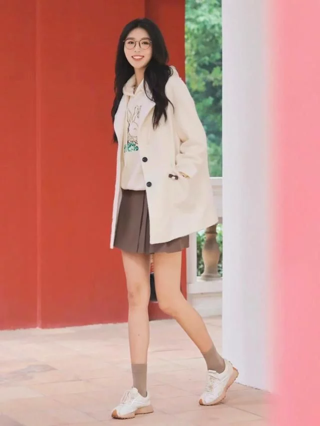 精致大气的女人:穿基础色和基础款衣服,轻松提升气质变得洋气12 精致大气的女人:穿基础色和基础款衣服,轻松提升气质变得洋气