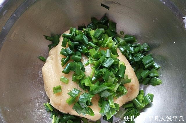 别再冷落家中烤箱了,教你新手版葱油桃酥,酥得掉渣,满屋飘香