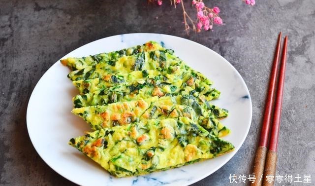 懒人|天冷了,教你做懒人早餐饼,只需1把菠菜,3颗鸡蛋煎一煎即可完成