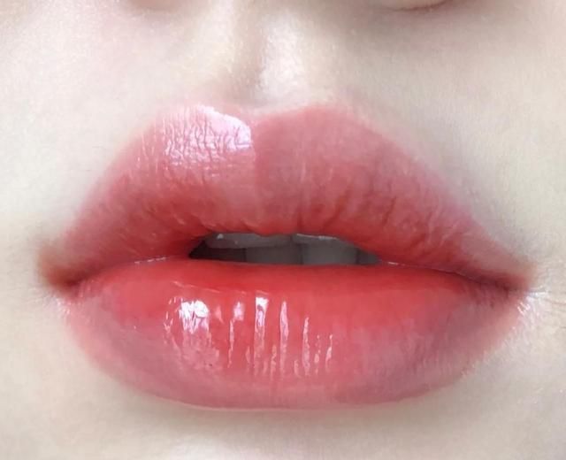 唇妆 怎么涂口红才好看?唇峰近显幼态,唇线内收更精致,提升高级感!