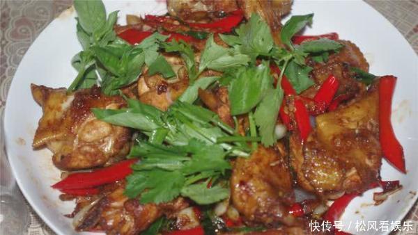 三百花300块钱请我做的生日餐,十三菜一汤,大家看看值不值