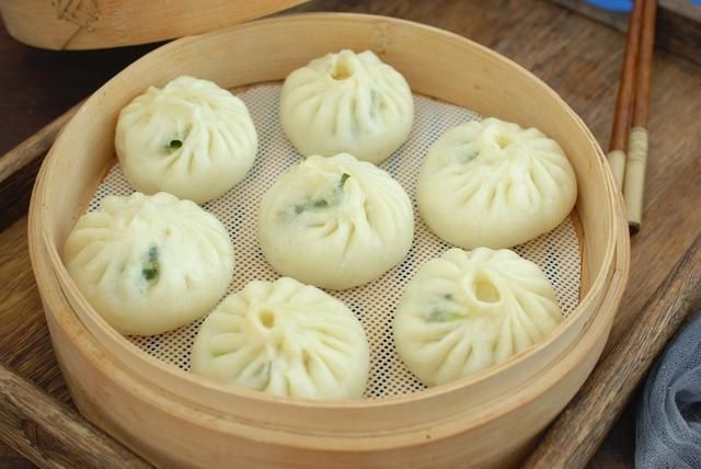 面丁|70岁老妈蒸的这包子，真是服了！包子皮又白又软，馅儿也很特别