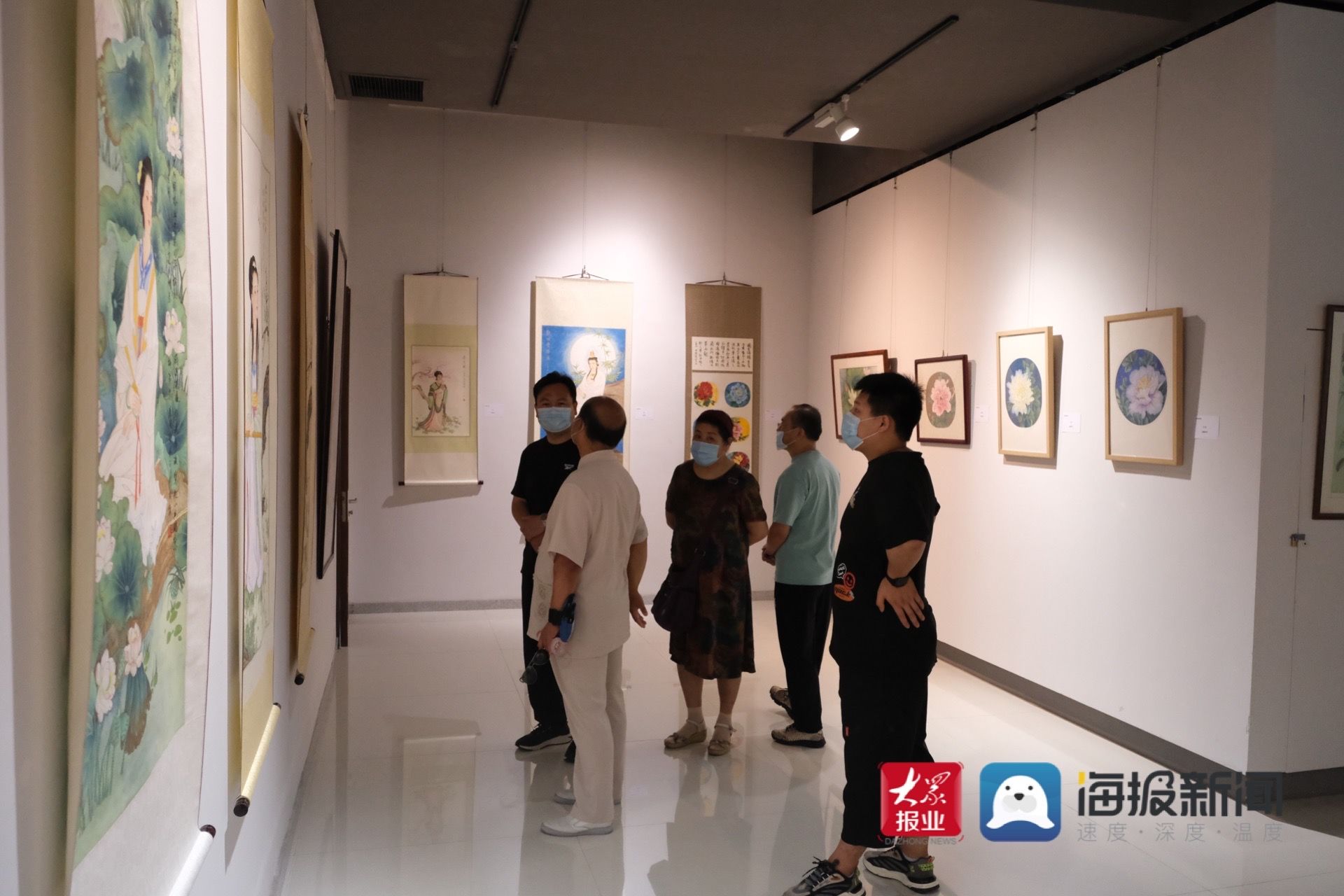 调琴啜茗图|传统工笔仕女画传承人秦生及弟子作品展在青岛金石博物馆开幕