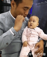 表情|笑死了,快看吃货宝宝吃饭时那笑死人的表情吧