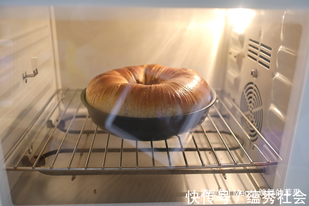 零食|黑全麦毛线球面包，又暄又软还低糖，早餐零食吃着太满足了