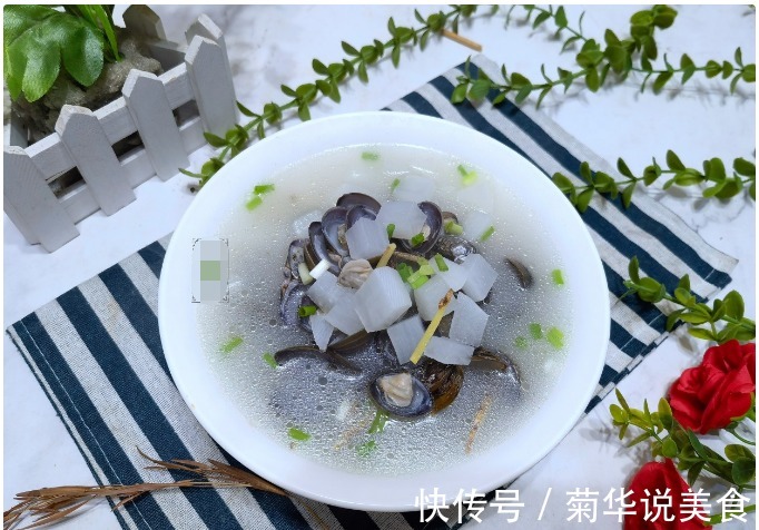 “秋天一碗汤，不用医生帮”，这汤清淡爽口去秋燥，秋天常喝它