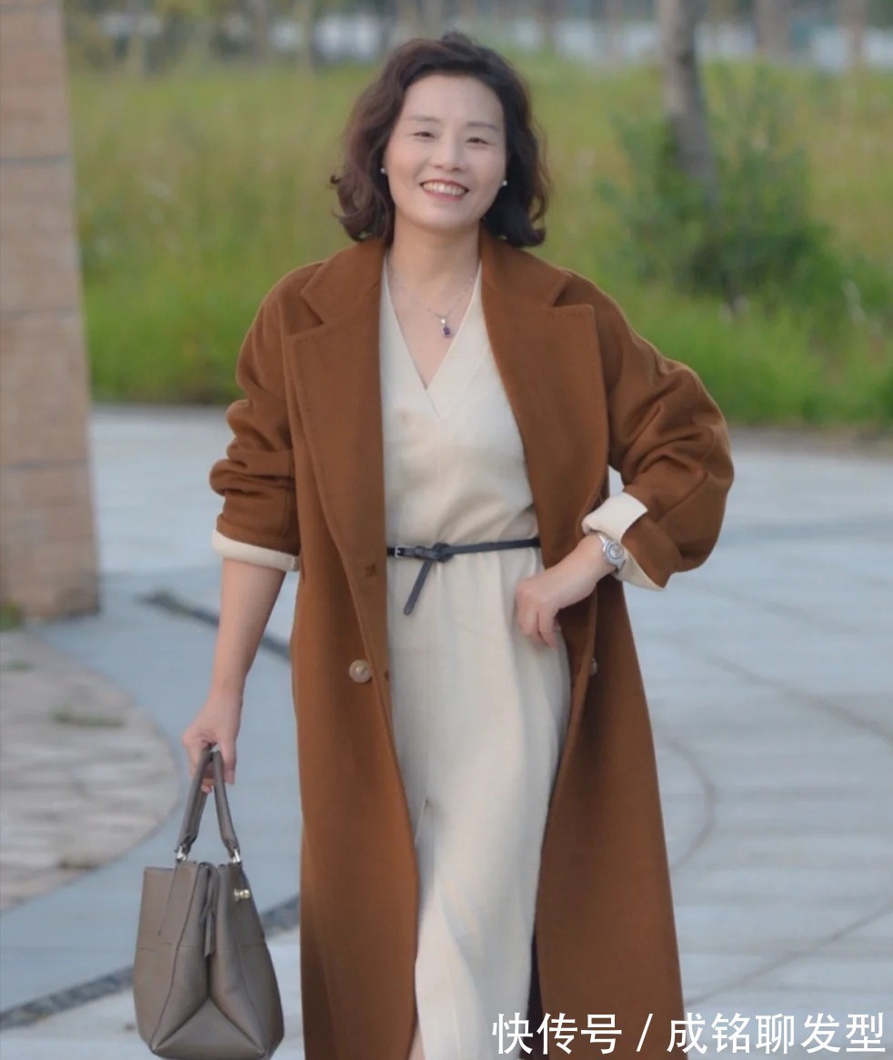 一衣|50岁而不老,这位素人姐姐的穿搭法,真实自然不装嫩,保暖又百搭