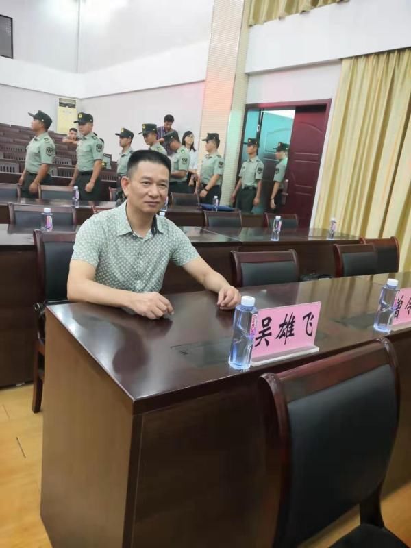 寓言|福建闪小说作家吴宏鹏长篇小说《苦苦落落》面世