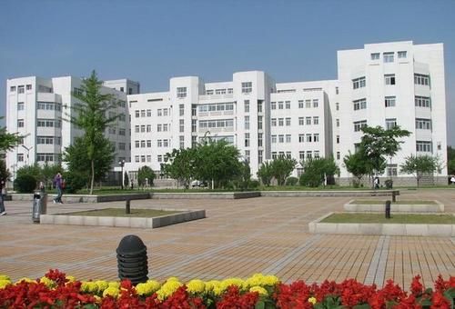 这两所辽宁省重点大学，沈阳师范大学和大连大学，该怎么选择