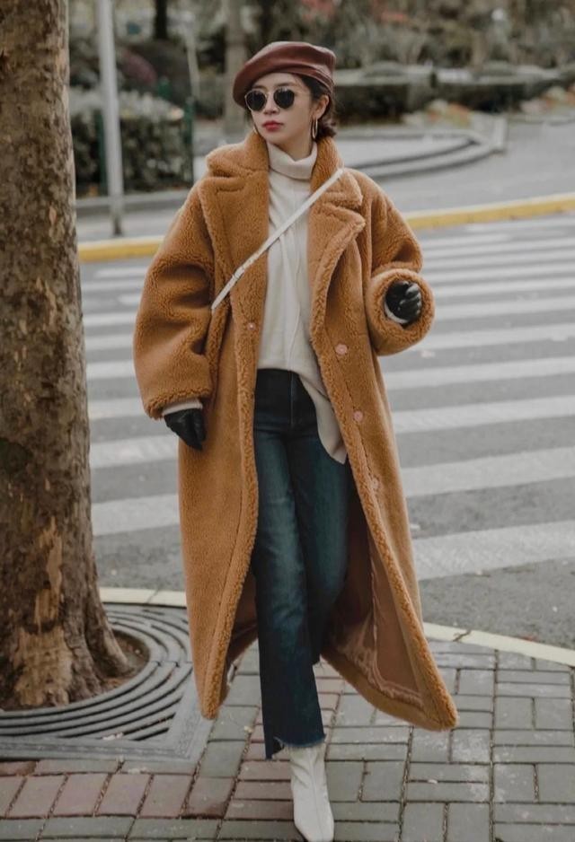 搭配|还在穿羽绒服?试试时髦的“泰迪”大衣,好看还具有年代感