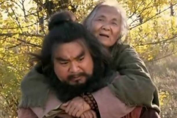 宋江|李逵母亲被老虎吃了,宋江等人反倒哈哈大笑!网友:唉,气哭了