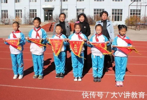 家长群|全班只有一人没得奖状,家长不服找老师理论,却被“踢出群聊”