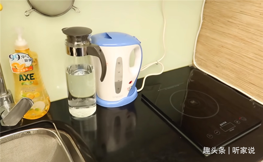 小房子|日本姑娘住进香港10㎡劏房,狭小的家,被这位90后整理得井井有条