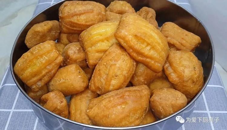 我家油条从来不发面,切一切锅里一炸,松软又香甜,越嚼越舒服