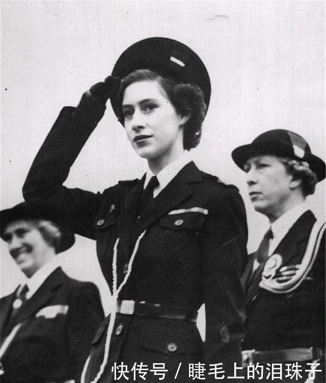 见证|罕见的英国女王和妹妹玛格丽特公主合照，从小到老，见证美人迟暮！