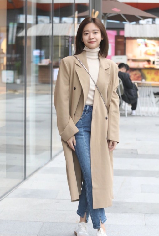 小姐姐 普通人怎么把大衣穿出高级感?看看这些穿搭小技巧,日常实用