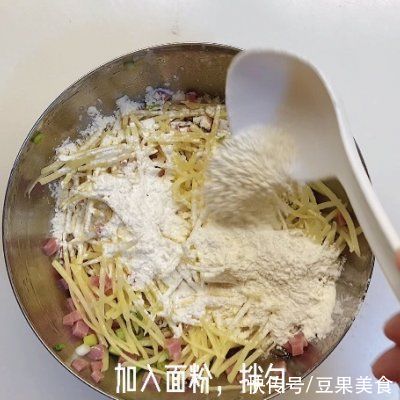 小葱|原来香肠土豆丝饼才是真正的米饭杀手
