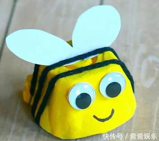 当妈妈“被迫”学会各种手工后,她就连蛋托都不放过了