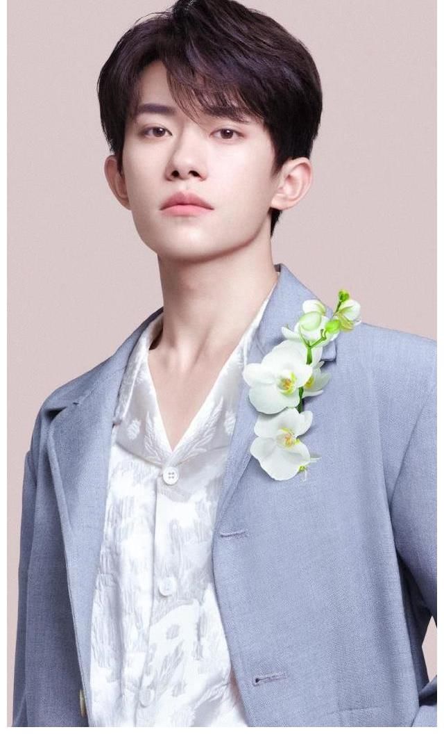 四个字|易烊千玺现身综艺荧屏，再现“四字”梗，但没想到是以这样的方式