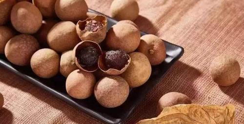 慢性疾病|失眠的人别愁,睡前用此物泡着喝,补血安神,远离失眠问题