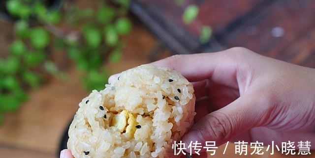 早餐|米饭新做法，儿子着了迷，天天吃不够，5分钟上桌，我特乐意做！
