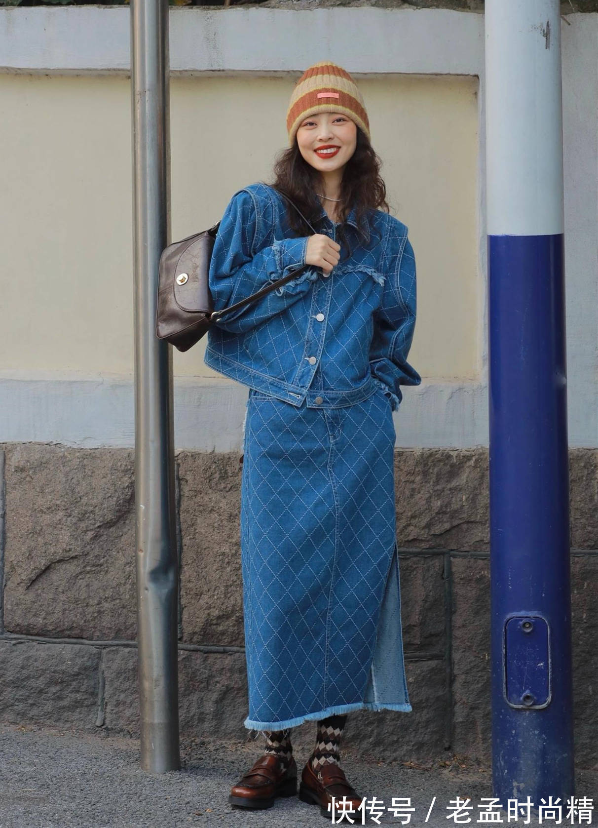 穿搭 半身裙下面不一定配高跟鞋,今年流行这样穿