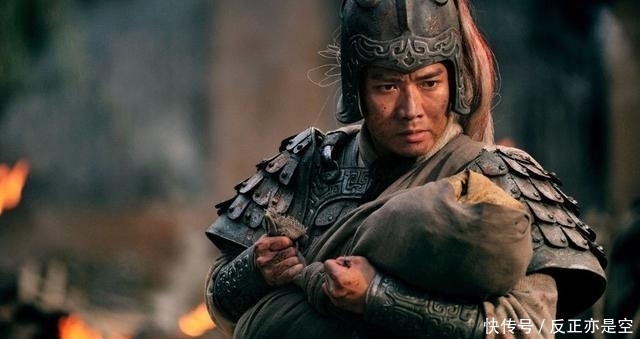 怀抱|赵云怀抱阿斗可以杀出长坂坡,为何吕布背着女儿却不能成功突围?