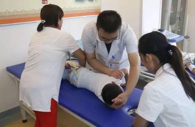 医生|6岁女童到周五就肚子痛，父母带她检查，医生：你俩离婚吧