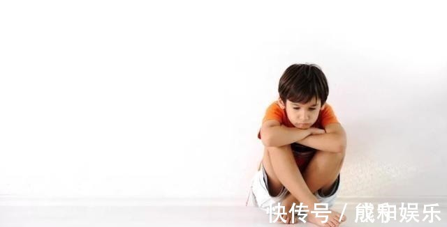 父母|4种坏习惯发现就打,纠正晚了,不仅孩子没出息,还会拖累父母