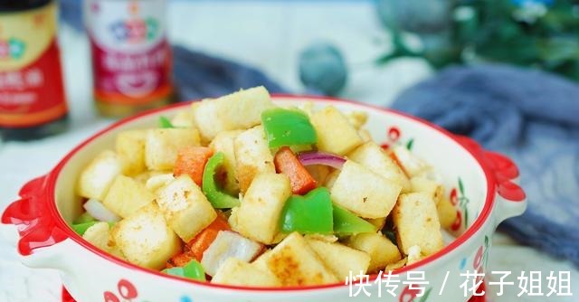 2个鸡蛋往馒头里一倒，出锅变美食，营养丰富又好吃，孩子喜欢！