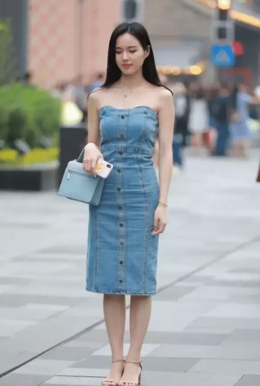 牛仔裙的穿搭风格,应该比裤子更受欢迎吧