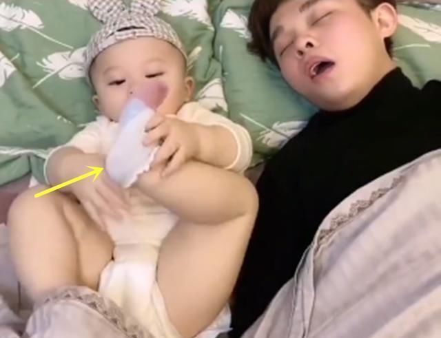 打呼噜|爸爸呼噜声太响,宝宝终于放了大招,网友穿尿不湿的惹不起
