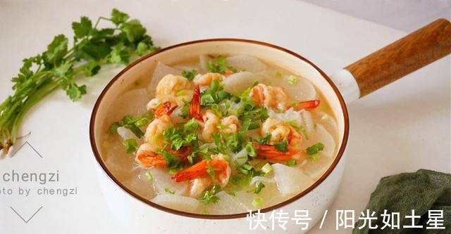 天冷了，有钱没钱这汤要常喝，润肺降秋燥，热乎乎一大锅，真鲜啊！