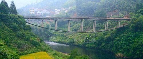 佩服|中国最逆天的悬空大桥，没有桥墩支撑却不倒，让世界各国佩服不已