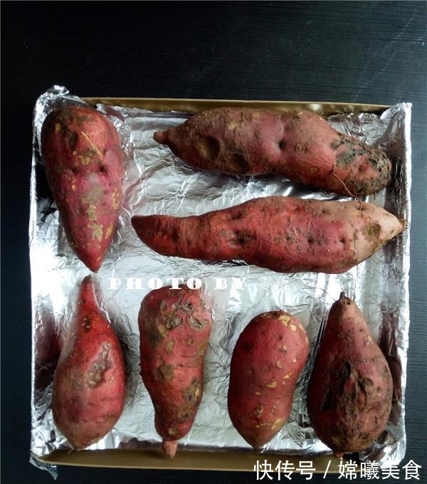 烤红薯时,别直接上锅烤,多加这一步,红薯香甜又细腻,更好吃!