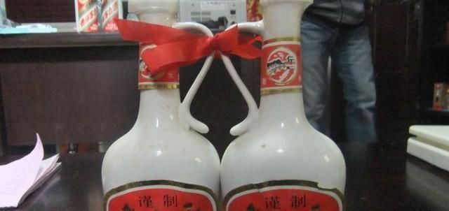 茅台|男人工资三千别喝贵酒!这些白酒口感纯正,不输给茅台