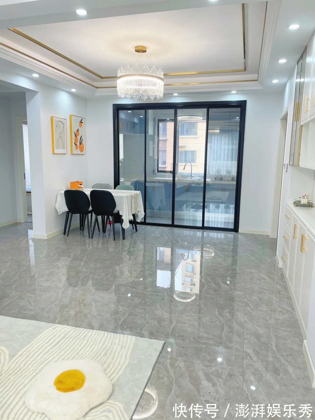 客厅|她家106平米,硬装才花了7万,效果简单又大方,朋友都说赚到了