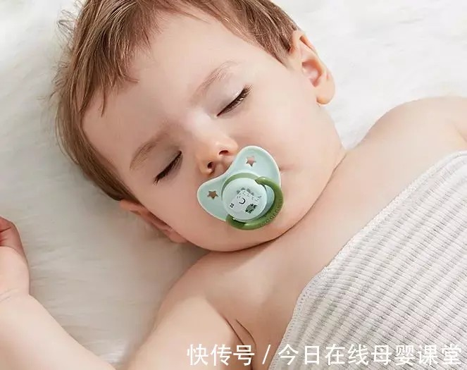 新生儿|照顾1~3个月宝宝,就一个秘诀:一月睡二月哭三月攒肚