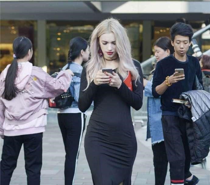 街拍这位乌克兰美女,肯定是很多人喜欢的类型!