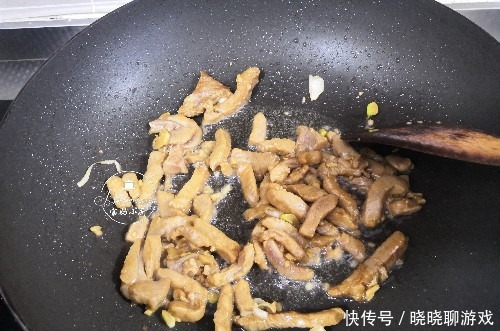 炒瘦肉嫩滑好吃,我常用此方法,简单,家人很喜欢