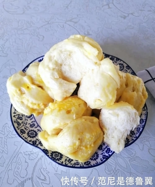面粉这样做,只要一个蒸锅,比馒头松软香甜,吃一次就会喜欢上它