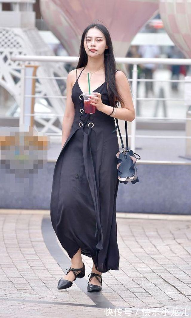 高跟鞋 俏丽的时尚小姐姐,休闲舒适的穿搭衬托出青春的活力